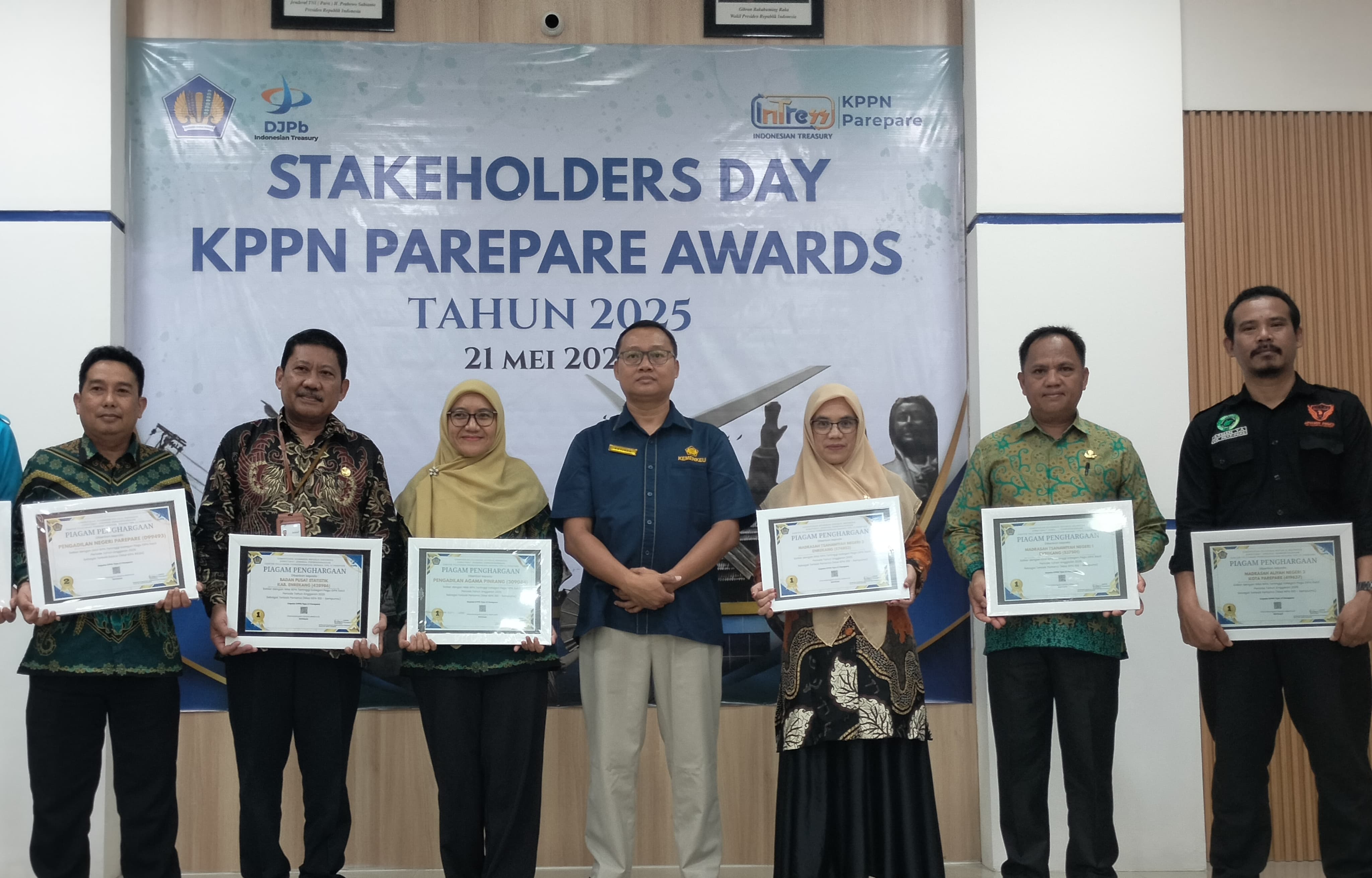 Kelola Anggaran dengan Transparan dan Akuntabel, MTsN 2 Enrekang Raih Penghargaan di KPPN Parepare Awards TA 2025