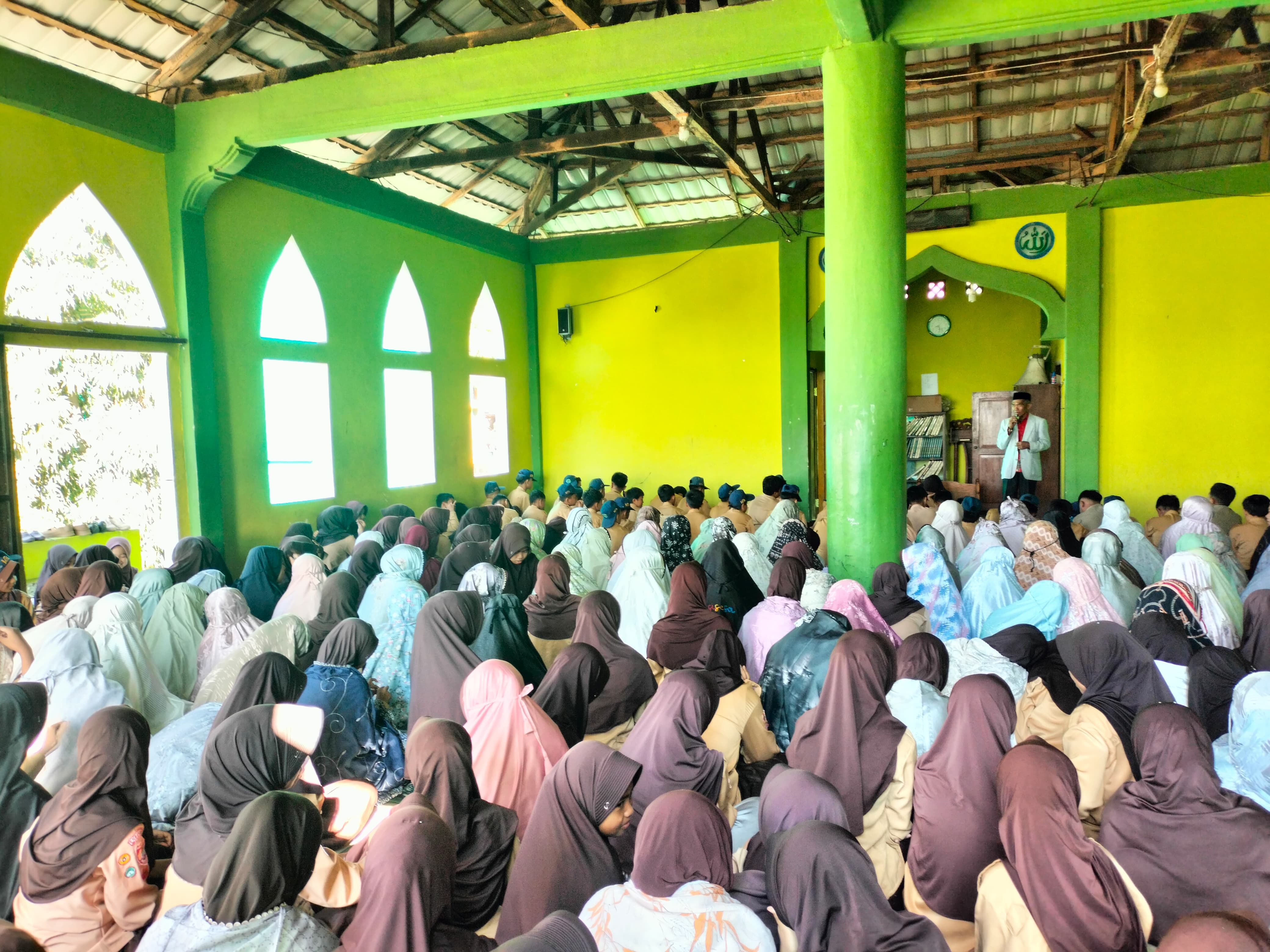 MTsN 2 Enrekang Gelar Peringatan Maulid Nabi Muhammad SAW, Awali Kegiatan dengan Shalat Duha Berjamaah