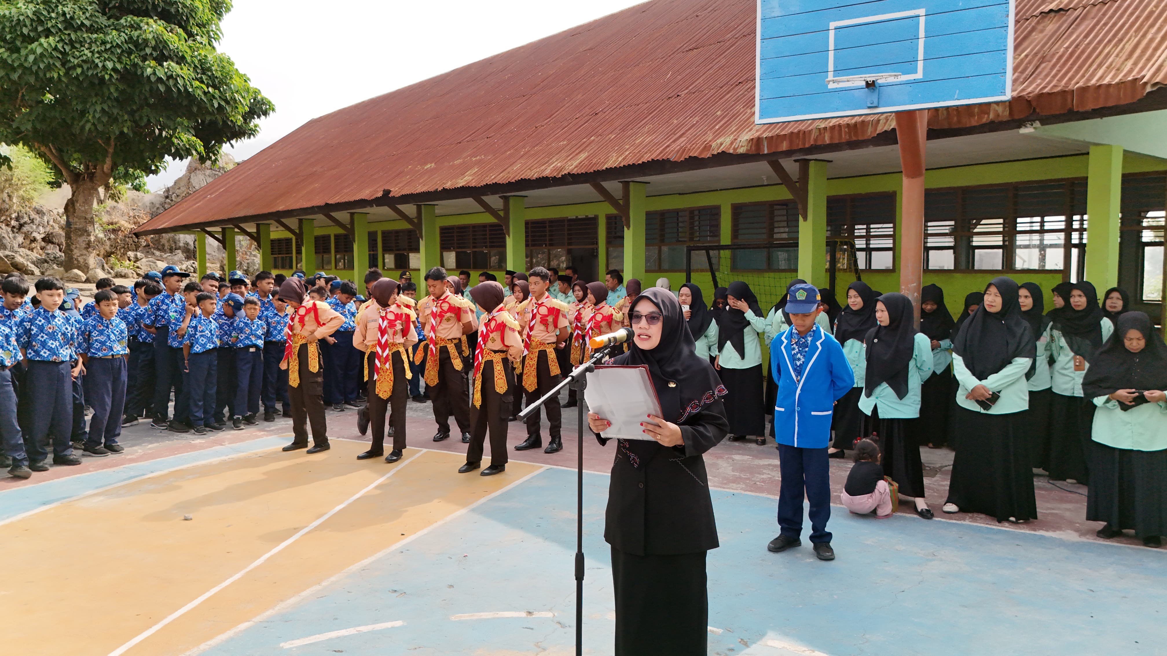 Semangat Kebangsaan Berkobar, MTsN 2 Enrekang Gelar Upacara Peringatan Hari Sumpah Pemuda